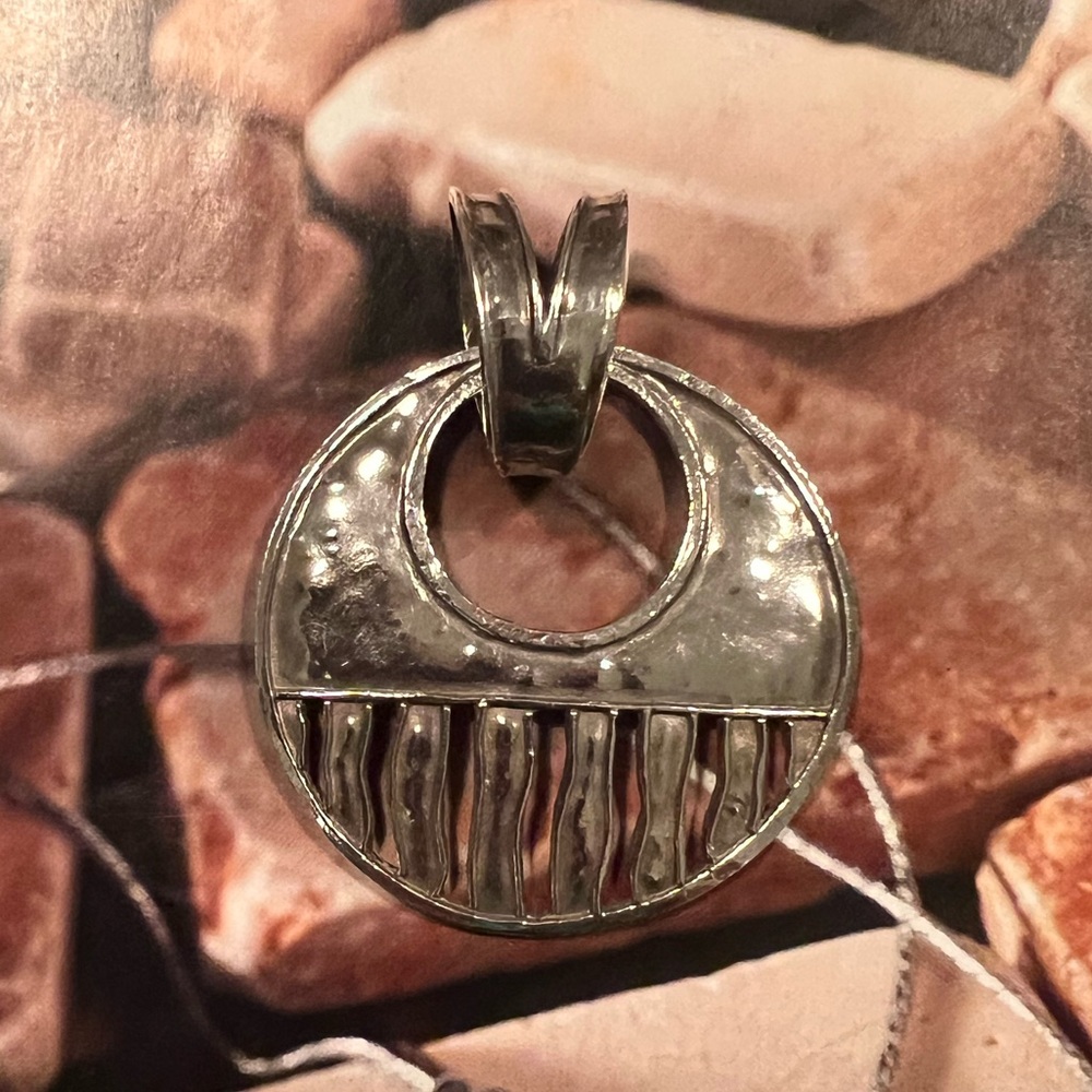Silpada .925 Sterling Silver Hammered Disk Pendant. S1515